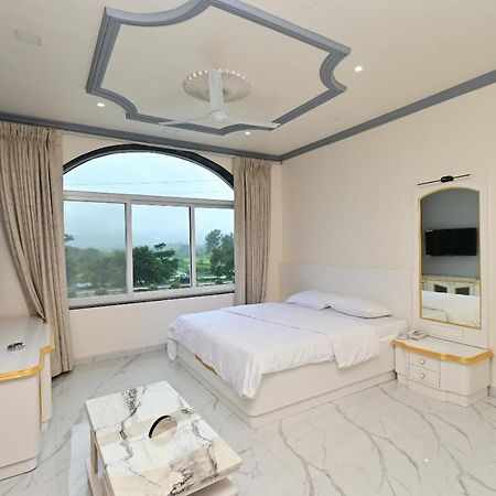 Vedika Garden Hotell Lonavala Eksteriør bilde