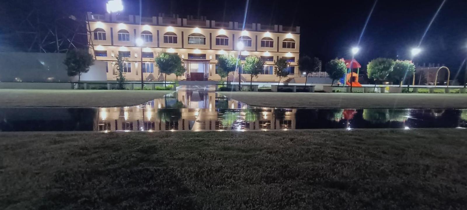 Vedika Garden Hotell Lonavala Eksteriør bilde