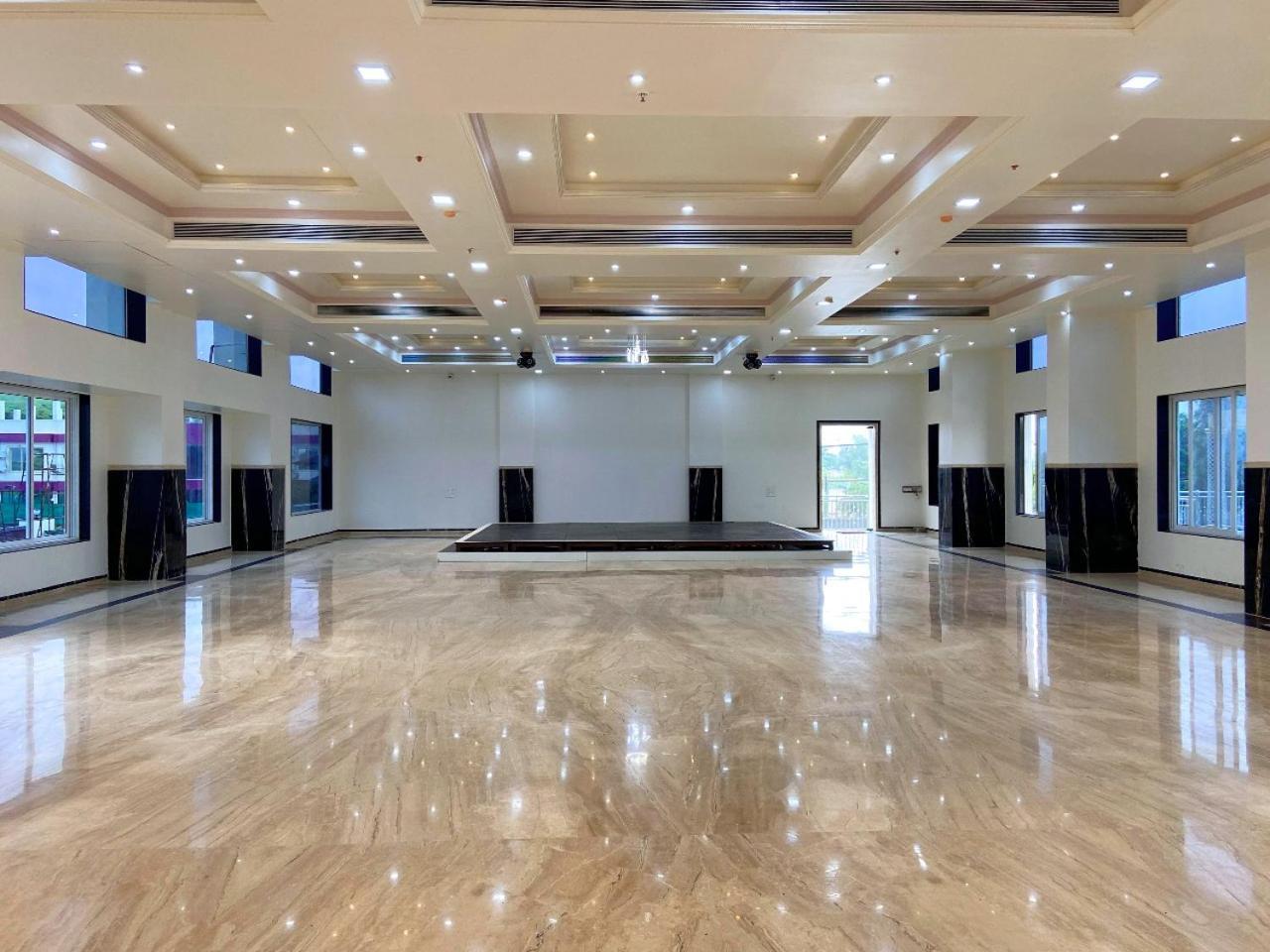 Vedika Garden Hotell Lonavala Eksteriør bilde