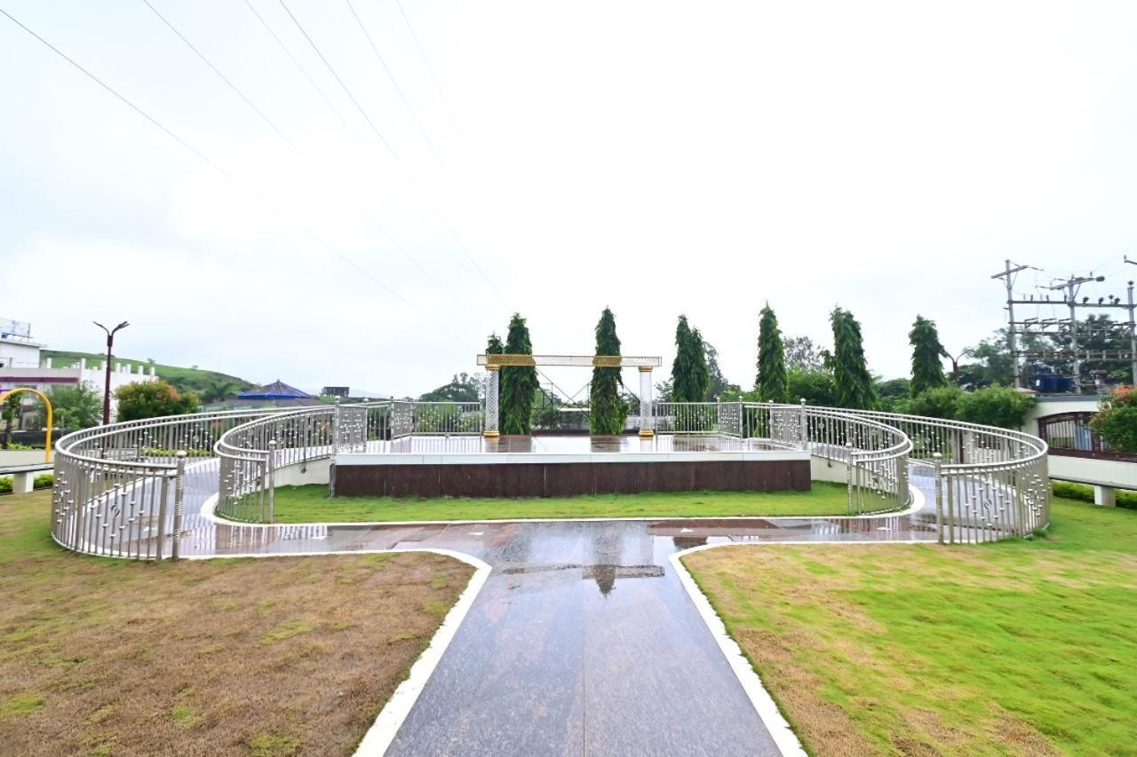 Vedika Garden Hotell Lonavala Eksteriør bilde
