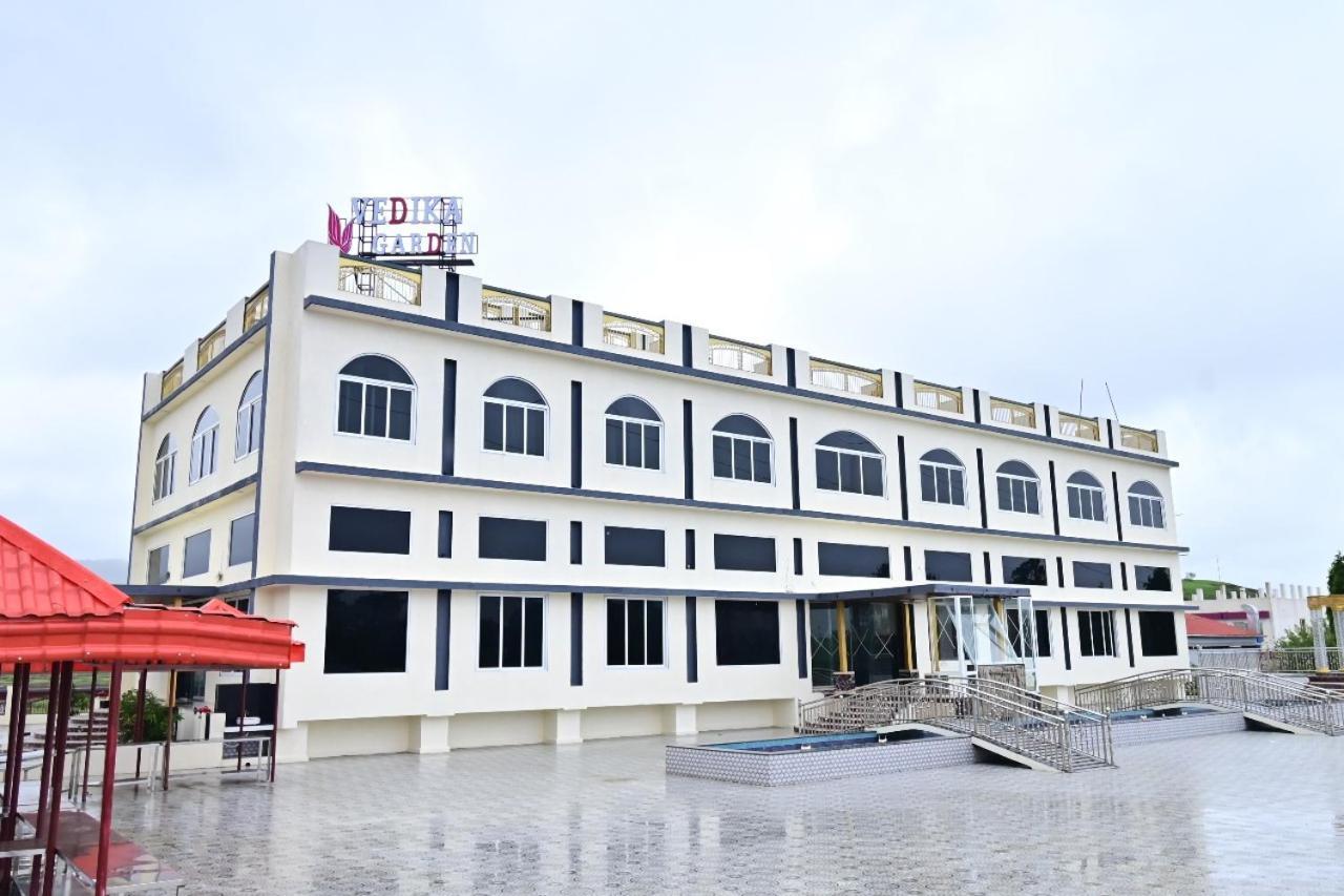 Vedika Garden Hotell Lonavala Eksteriør bilde