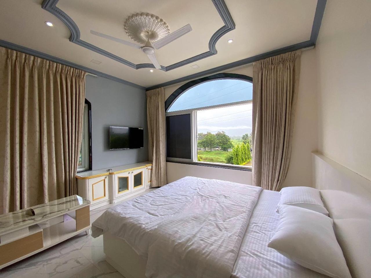 Vedika Garden Hotell Lonavala Eksteriør bilde